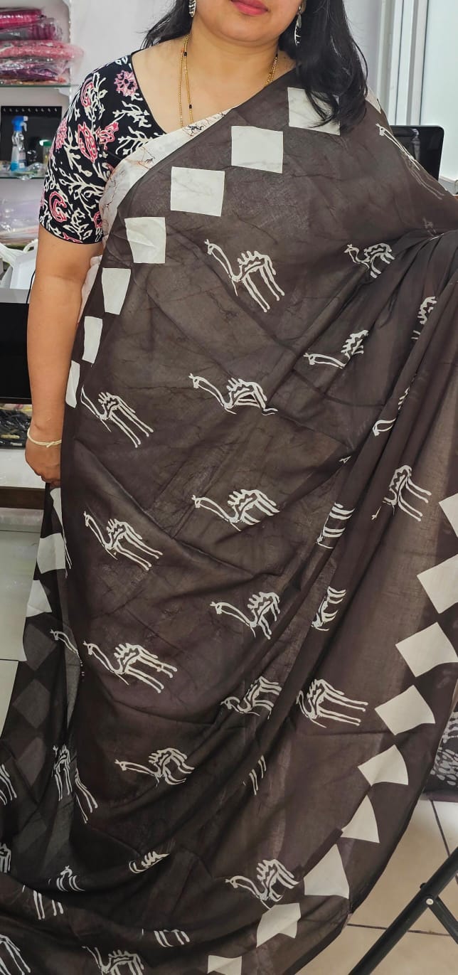 Brown and White Camel Design saree 04