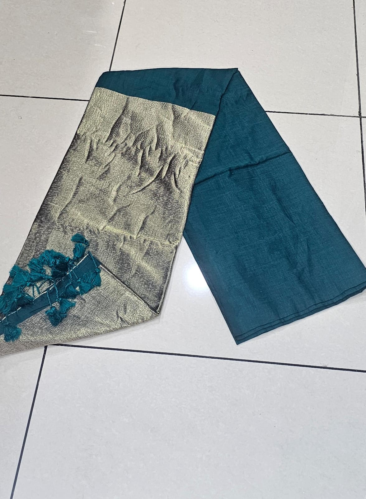 Khadi Plain Zari Pallu Saree Green 04