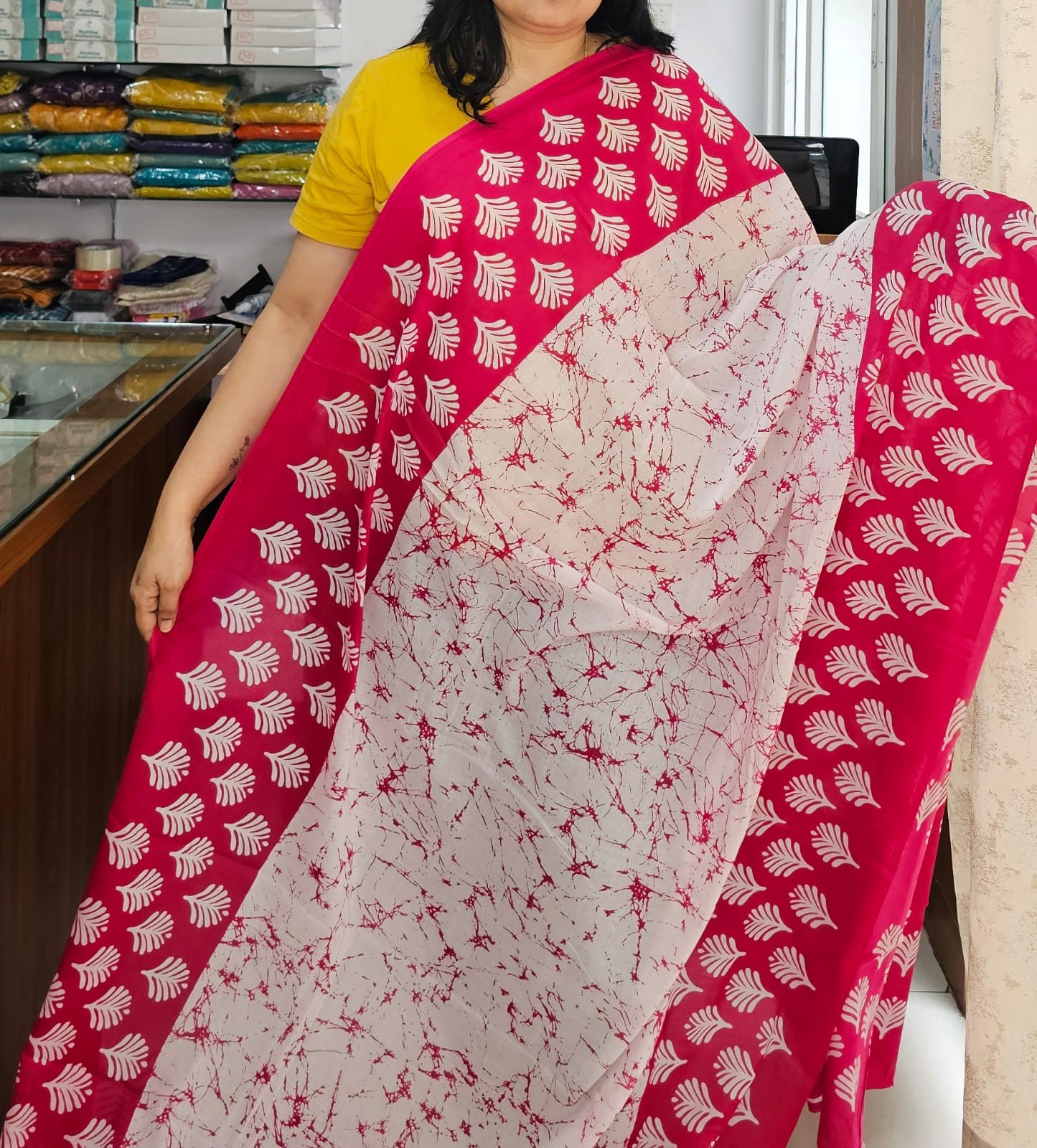 White and Pink Leaves design Mul Cotton Saree 06