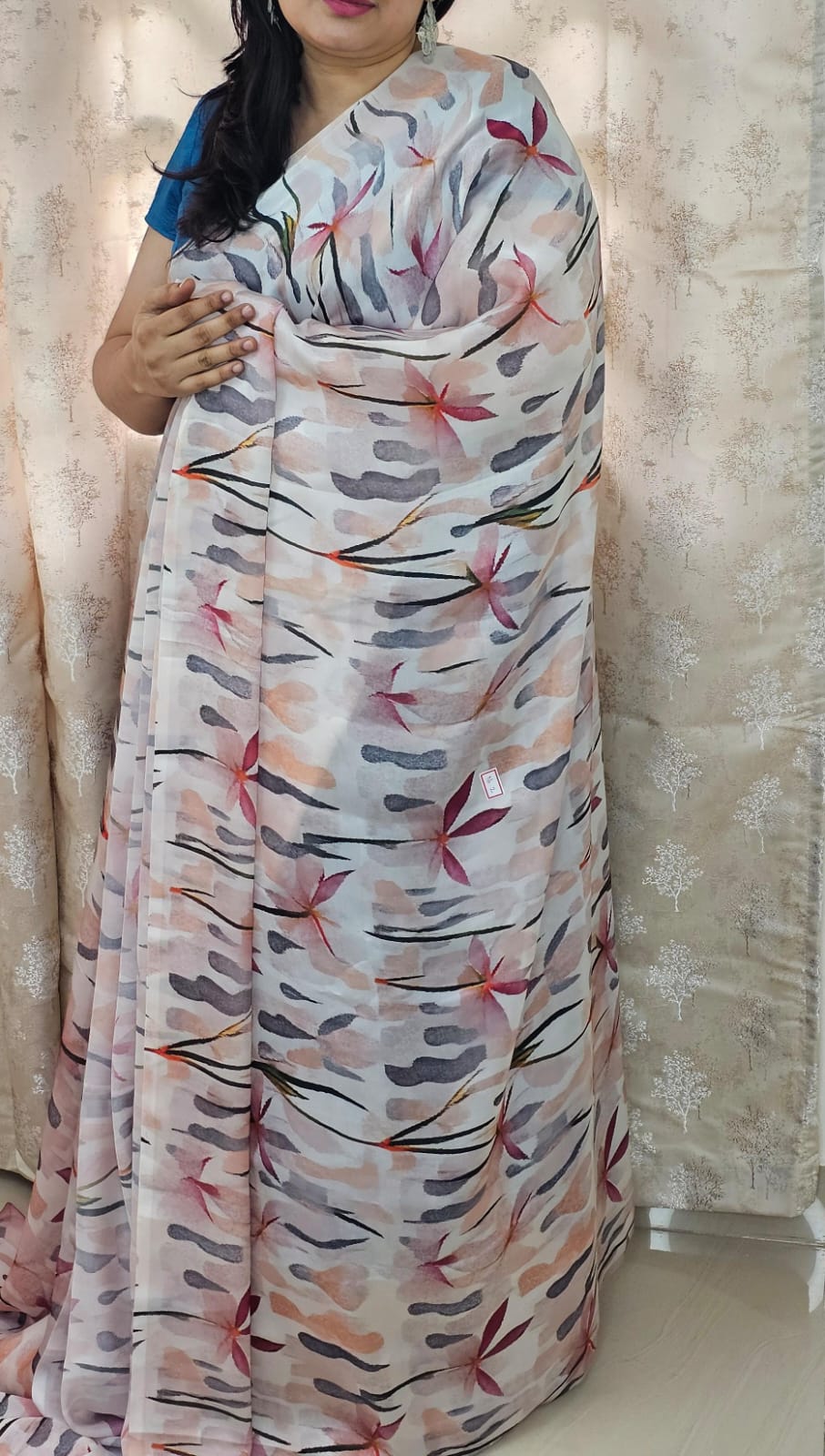 Digital print saree Cream with leaf design 01